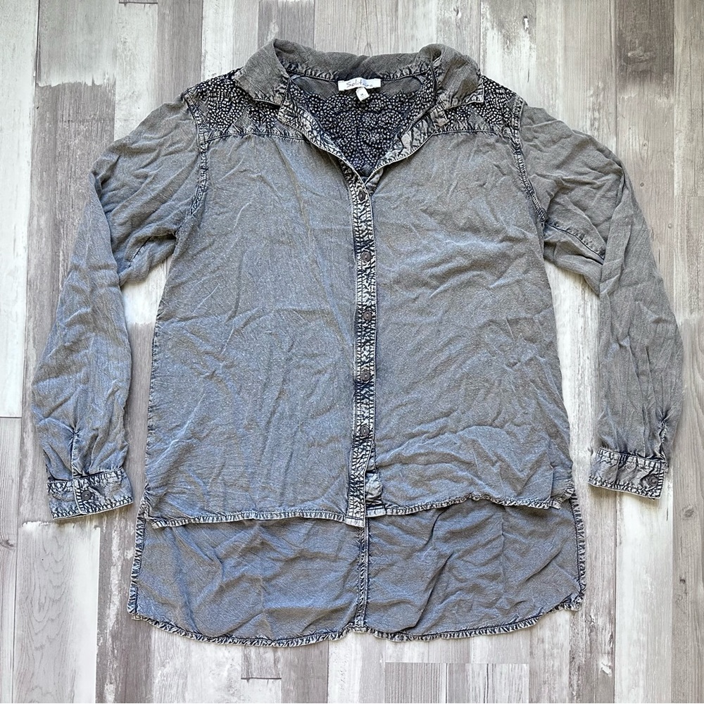 Solitaire Gray Embroidered Boho Dark Wash 90s Grunge Relaxed Fit Top | Size M
